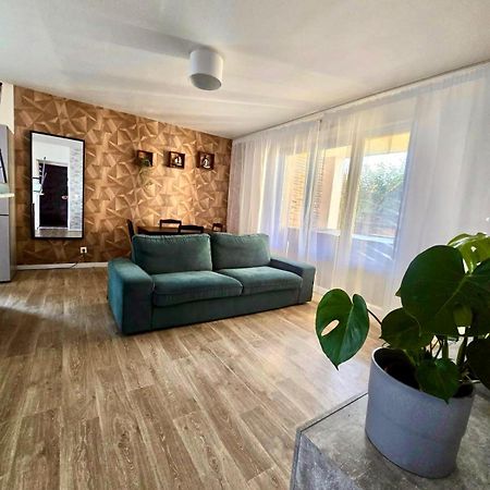 Appartement Rez De Chaussee Avec Parking Prive Orléans Exteriör bild