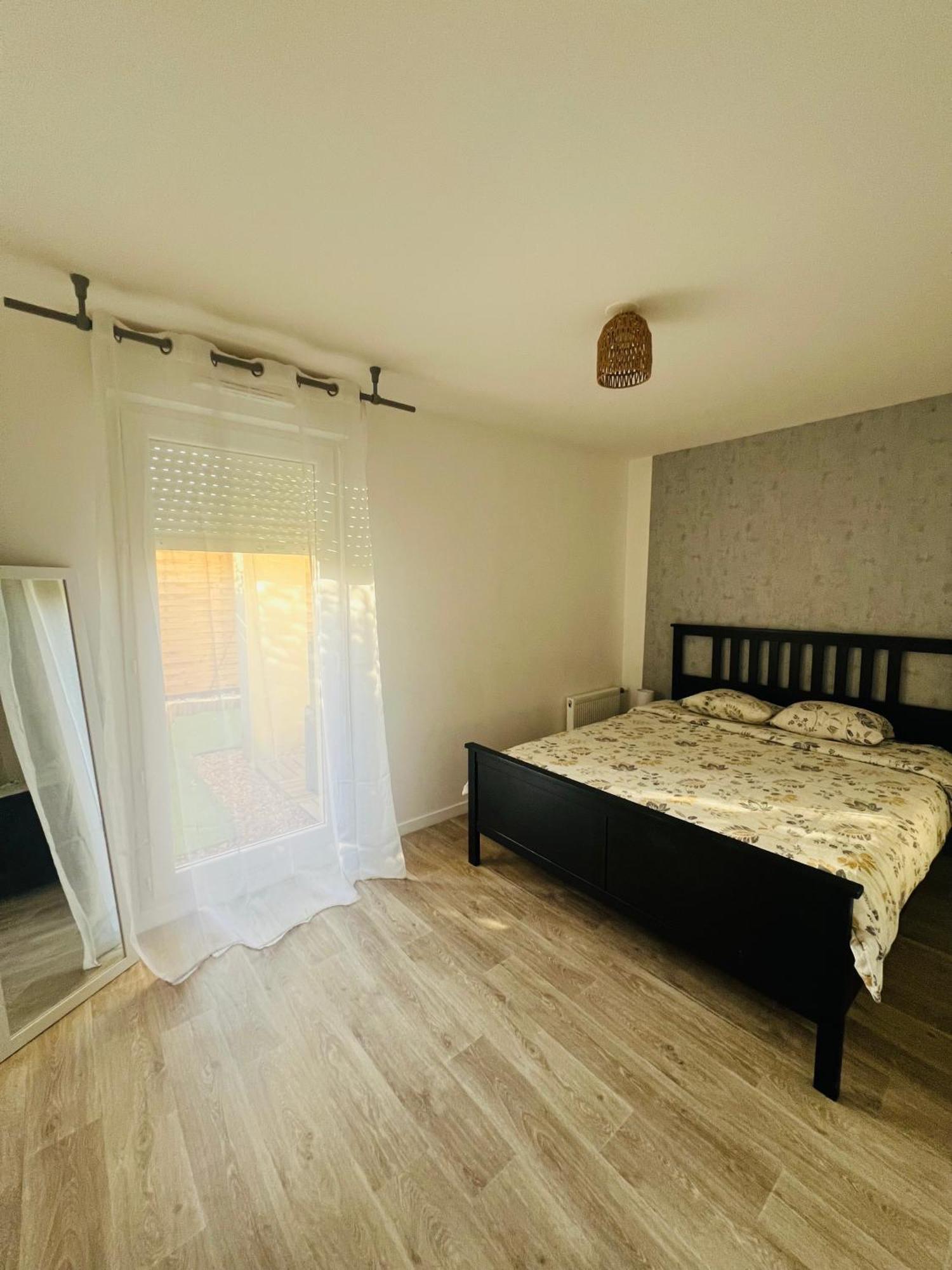Appartement Rez De Chaussee Avec Parking Prive Orléans Exteriör bild