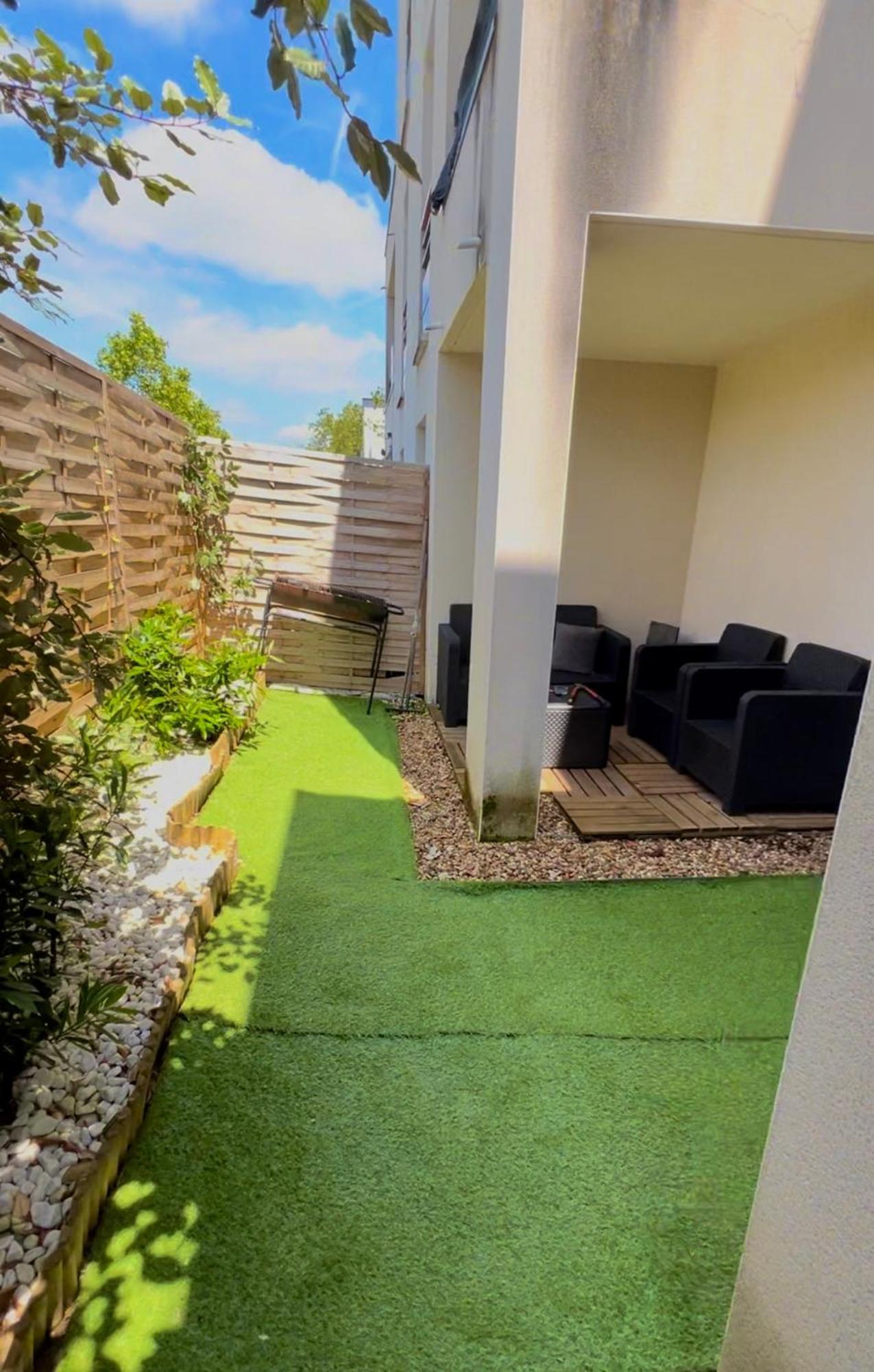 Appartement Rez De Chaussee Avec Parking Prive Orléans Exteriör bild