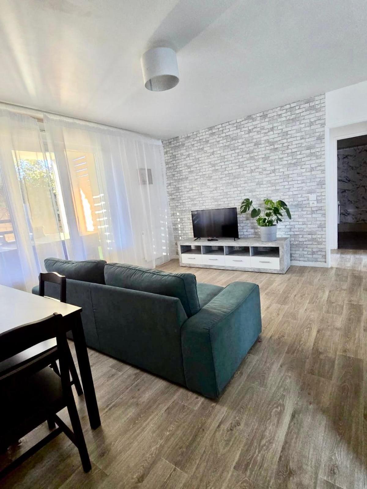 Appartement Rez De Chaussee Avec Parking Prive Orléans Exteriör bild
