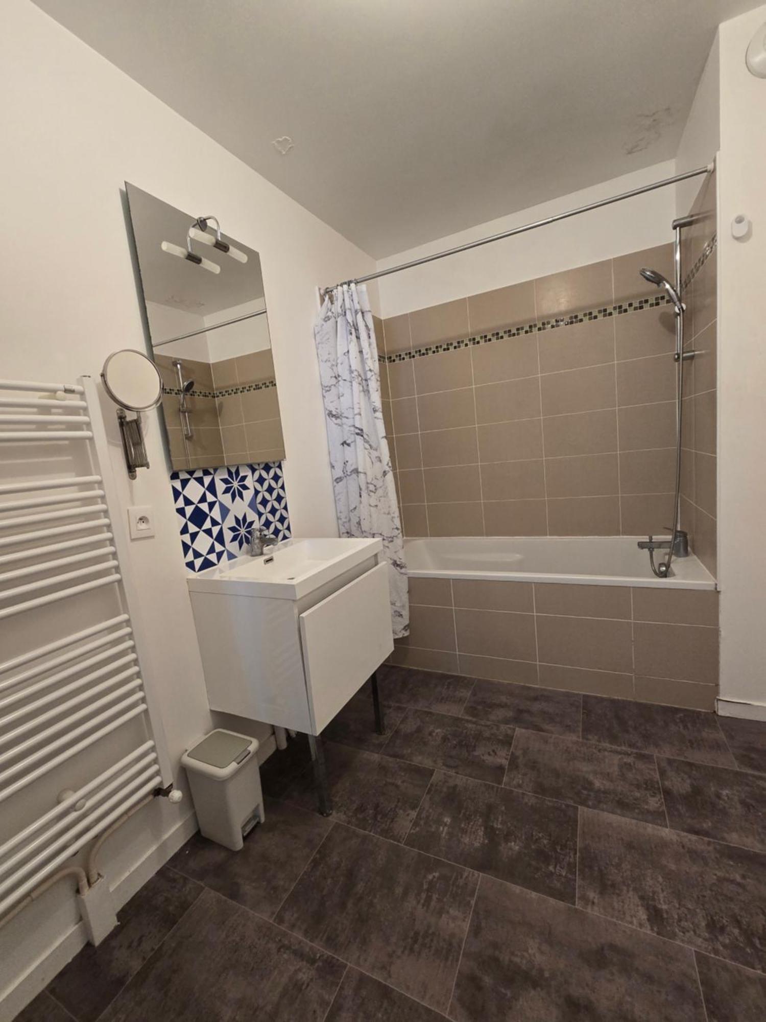Appartement Rez De Chaussee Avec Parking Prive Orléans Exteriör bild