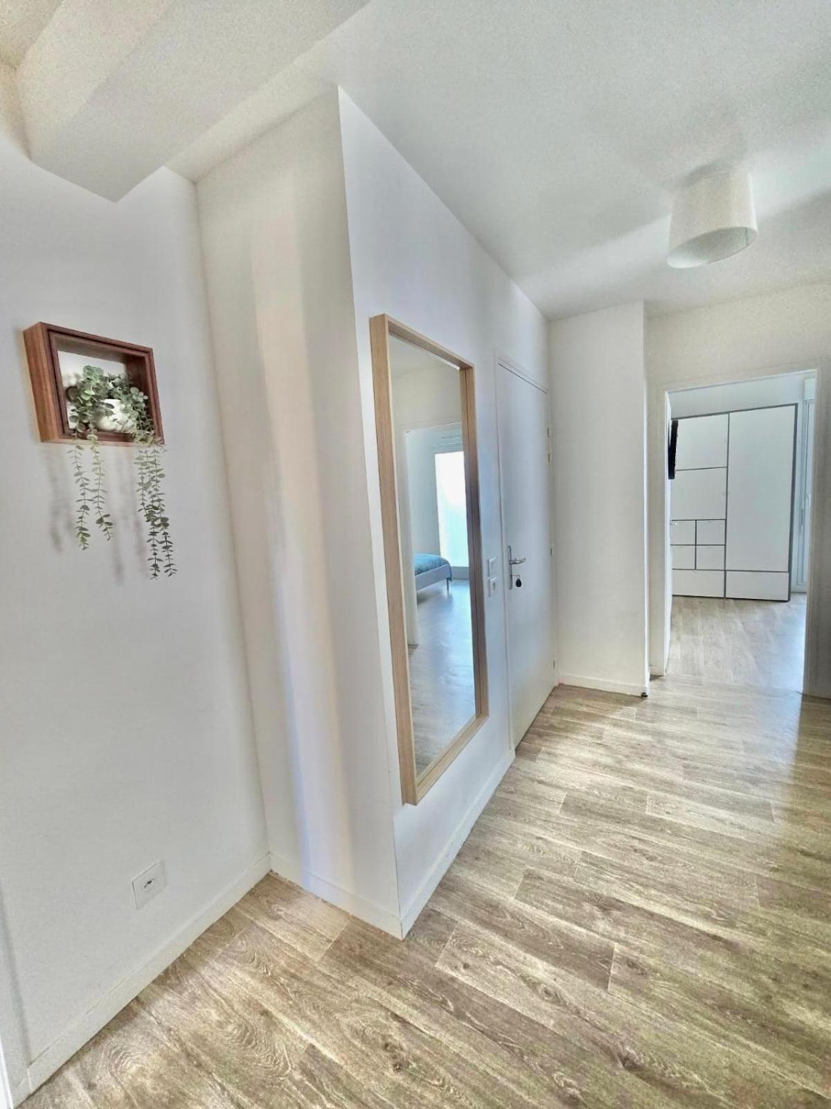 Appartement Rez De Chaussee Avec Parking Prive Orléans Exteriör bild