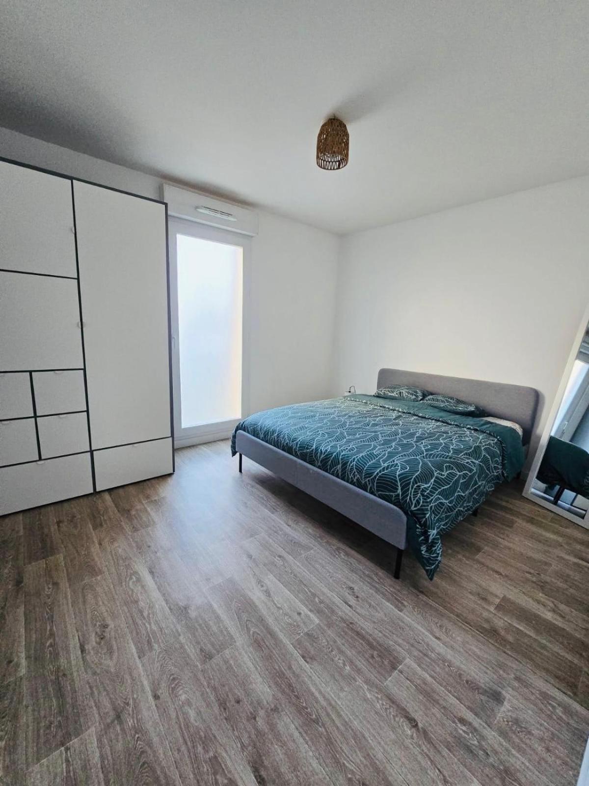 Appartement Rez De Chaussee Avec Parking Prive Orléans Exteriör bild